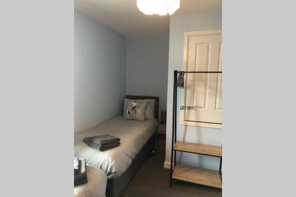 Dudley House **Staycation & Contractors** Sleeps 7 Типтон Экстерьер фото