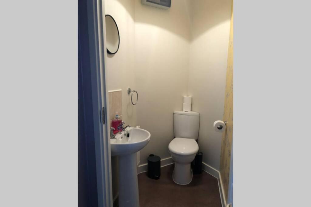 Dudley House **Staycation & Contractors** Sleeps 7 Типтон Экстерьер фото