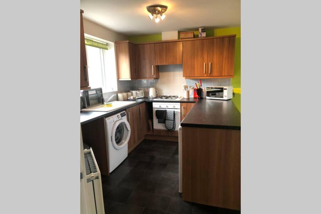 Dudley House **Staycation & Contractors** Sleeps 7 Типтон Экстерьер фото