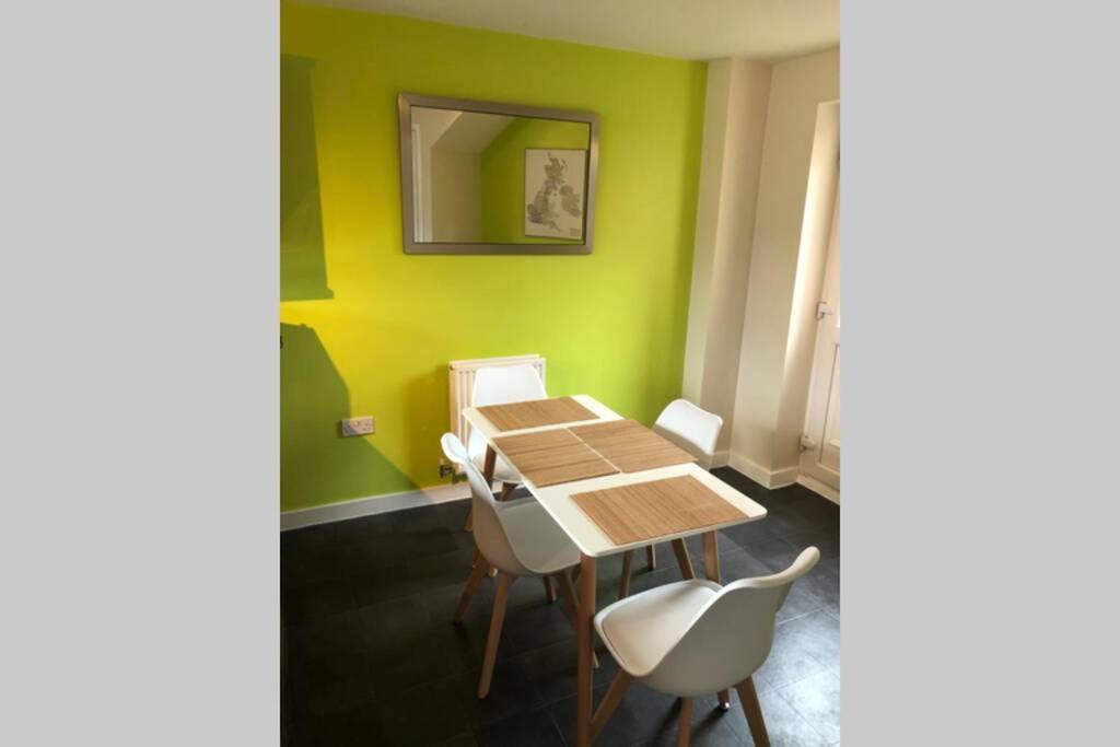 Dudley House **Staycation & Contractors** Sleeps 7 Типтон Экстерьер фото