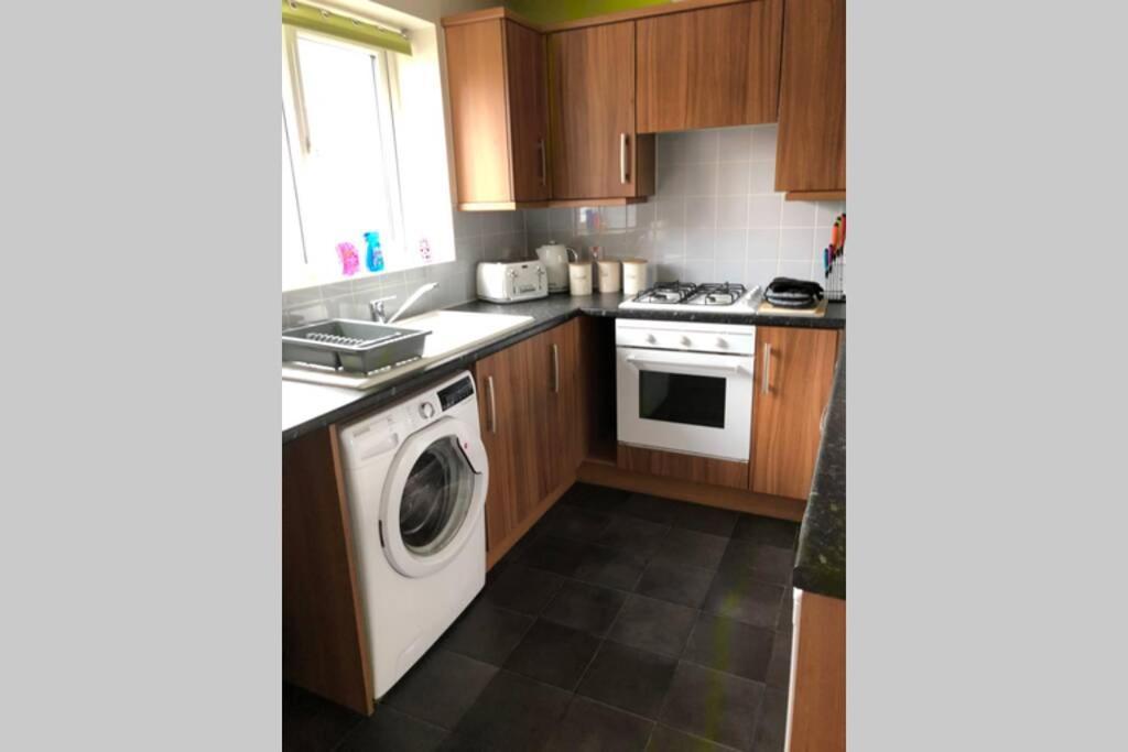 Dudley House **Staycation & Contractors** Sleeps 7 Типтон Экстерьер фото